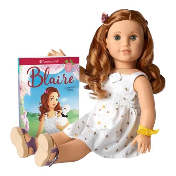 NEW American Girl Of Year BLAIRE DOLL In Meet Outfit Bracelet Hair Flower BOX - Picture 3 of 12